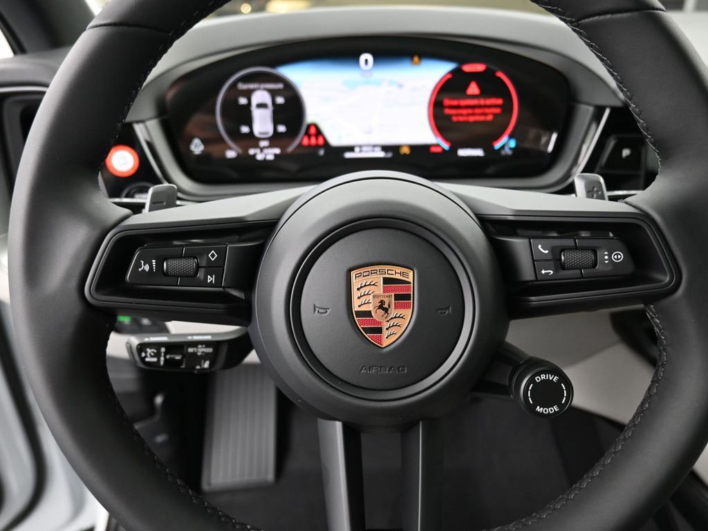 Certified 2025 Porsche Cayenne AWD/4WD image 27