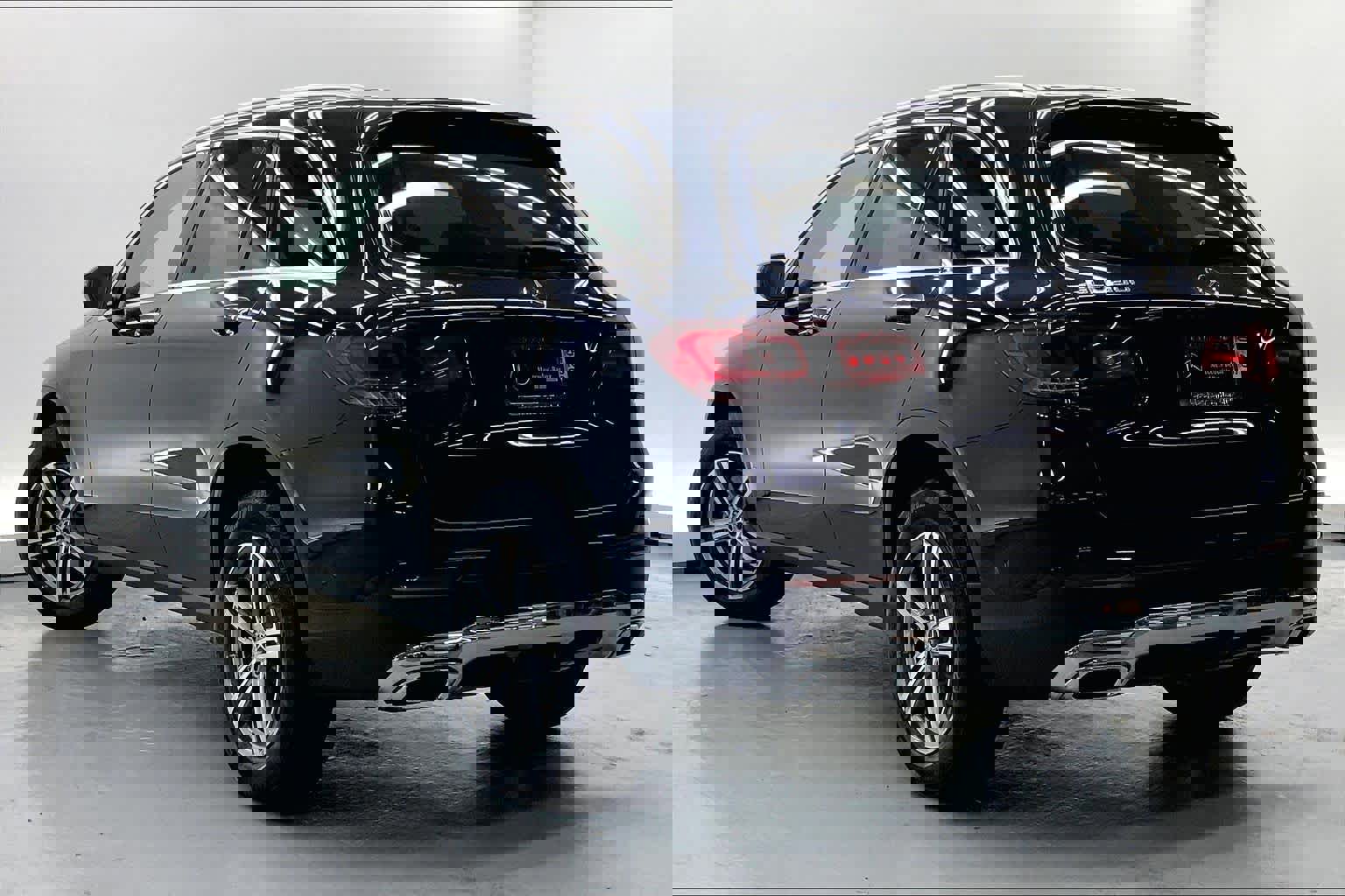 Used 2022 Mercedes-Benz GLC 300 image 2