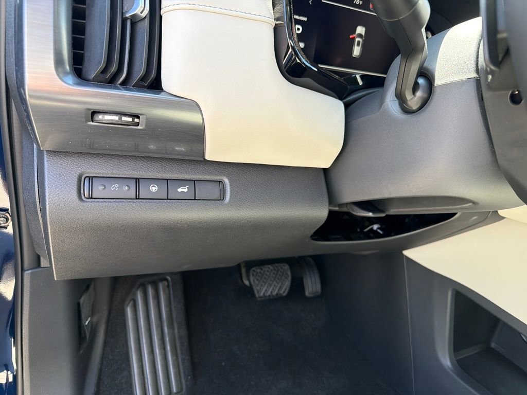 New 2026 Nissan Pathfinder SL image 17