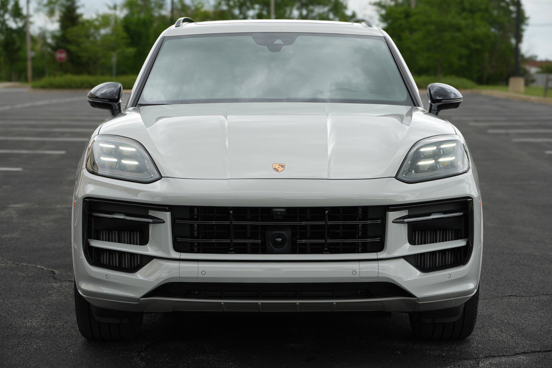 Used 2025 Porsche Cayenne GTS AWD/4WD image 2