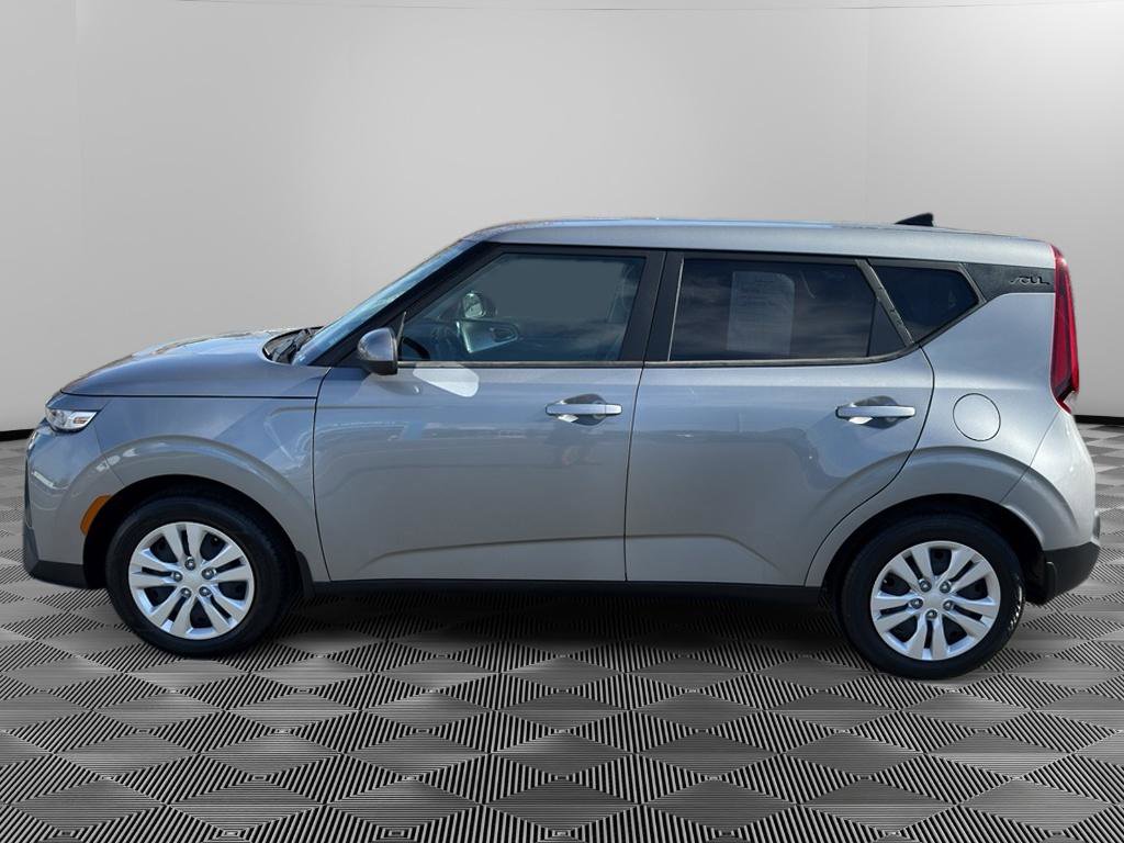 Used 2022 Kia Soul LX image 4