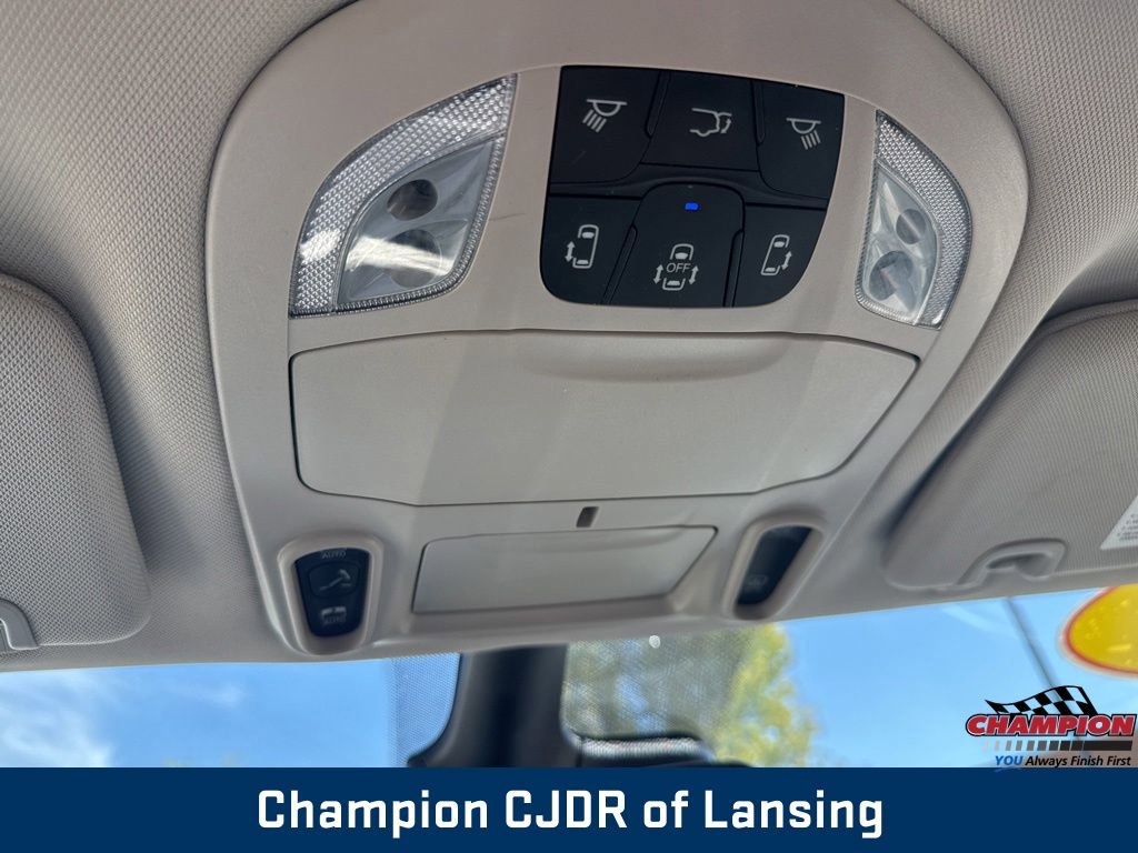 Used 2023 Chrysler Pacifica Limited FWD image 29