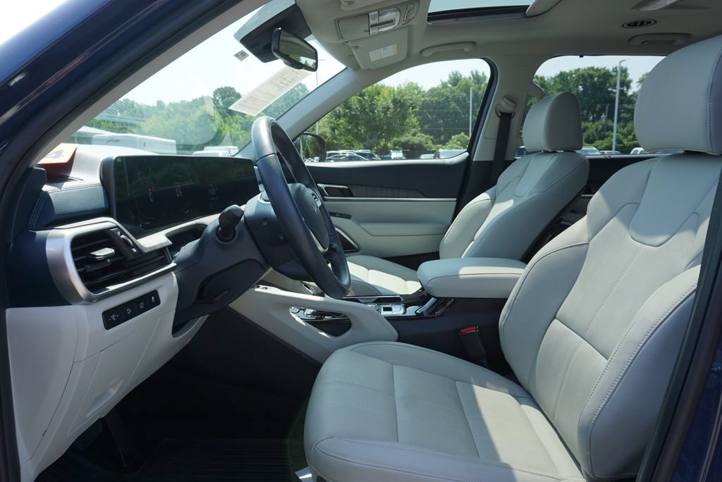 Used 2025 Kia Telluride EX w/ EX Captain's Chair Package FWD image 9