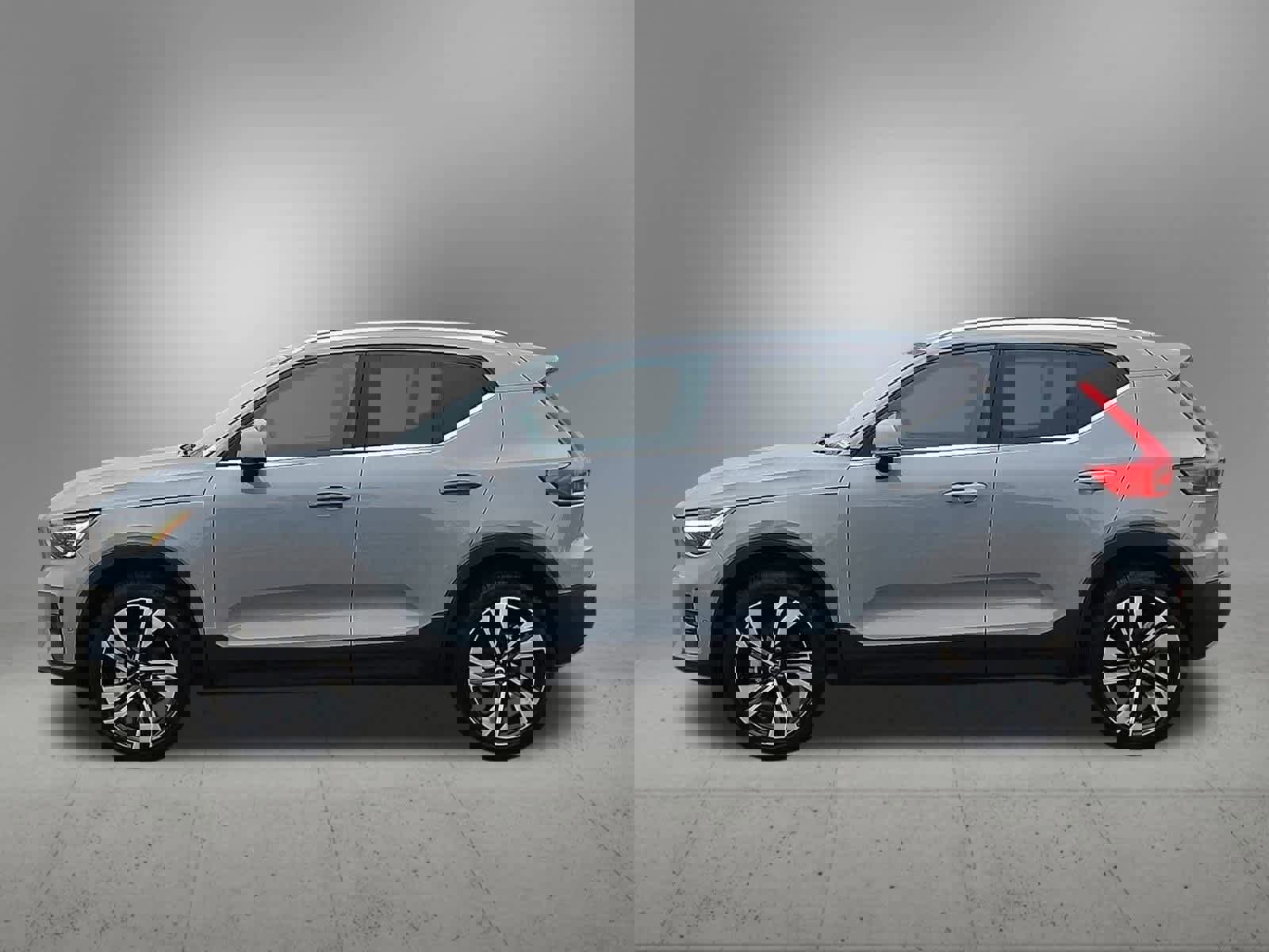 Used 2024 Volvo XC40 B5 Ultimate w/ Protection Package Premier image 3