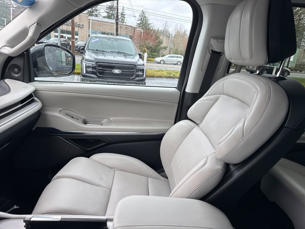 Used 2025 Lincoln Navigator L Reserve image 34