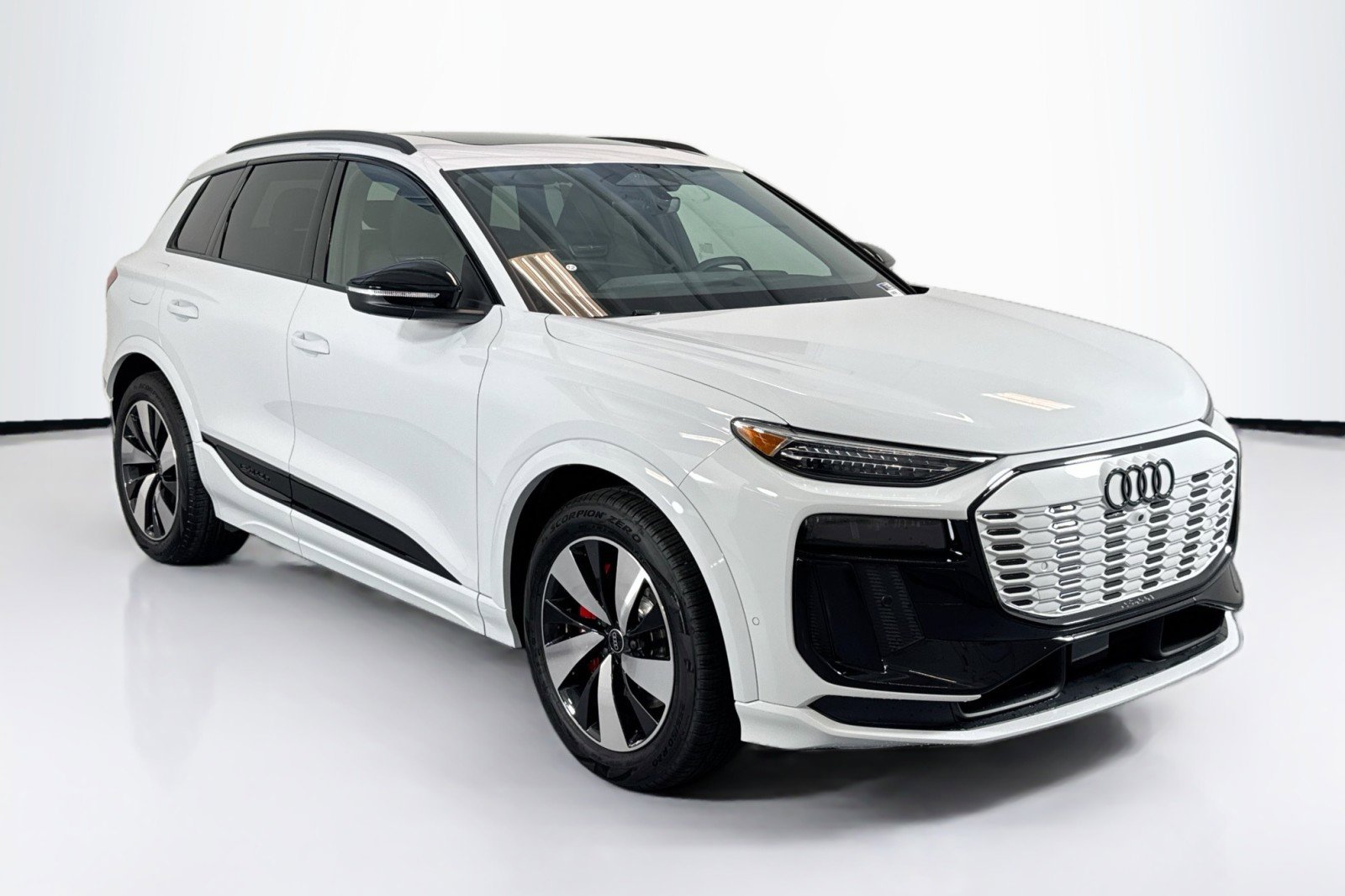 New 2025 Audi SQ6 e-tron Prestige AWD/4WD image 3