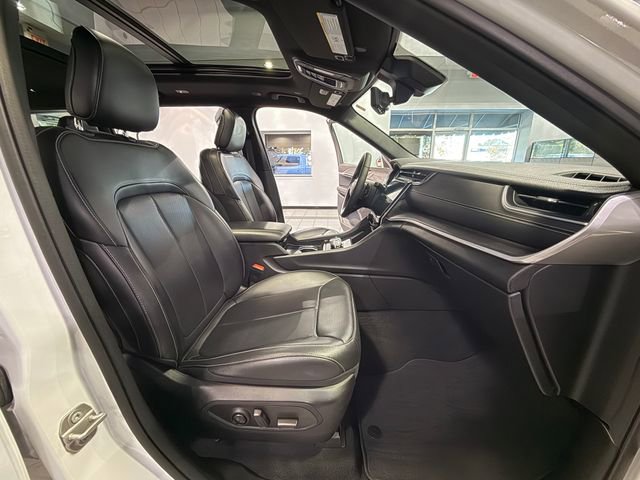 Used 2024 Jeep Grand Cherokee L Limited w/ Luxury Tech Group II image 12