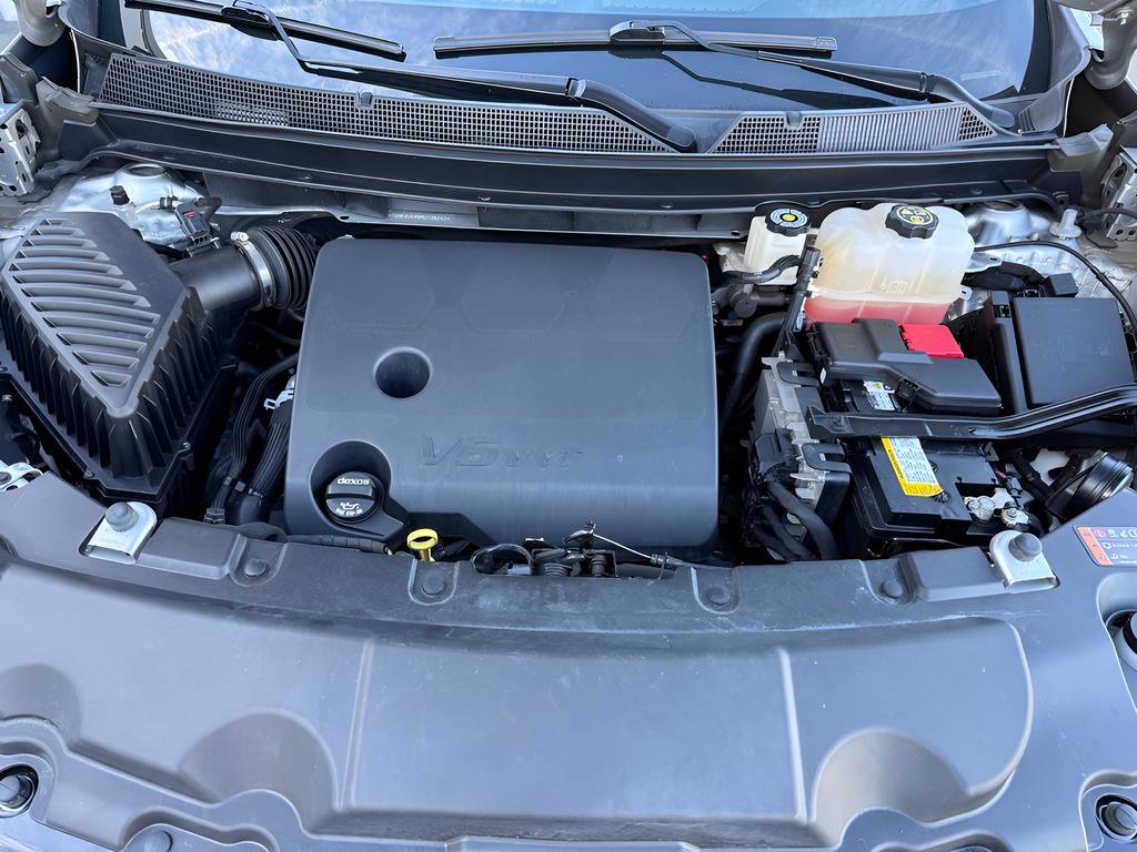 Used 2022 Chevrolet Traverse RS image 37