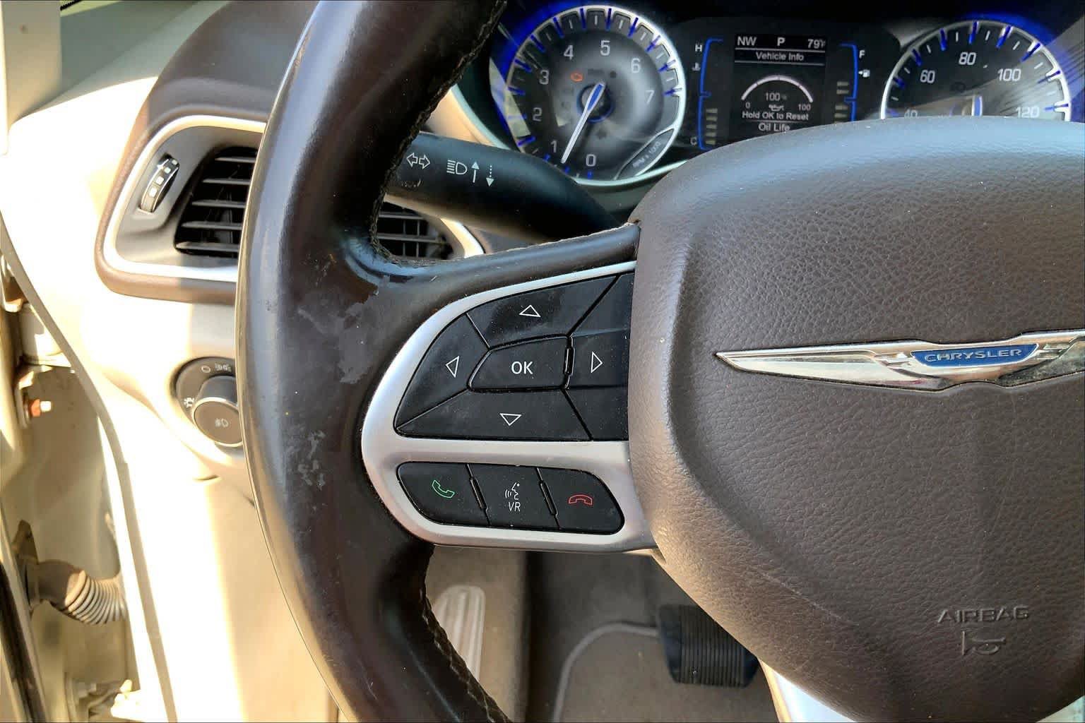 Used 2017 Chrysler Pacifica Touring-L FWD image 20