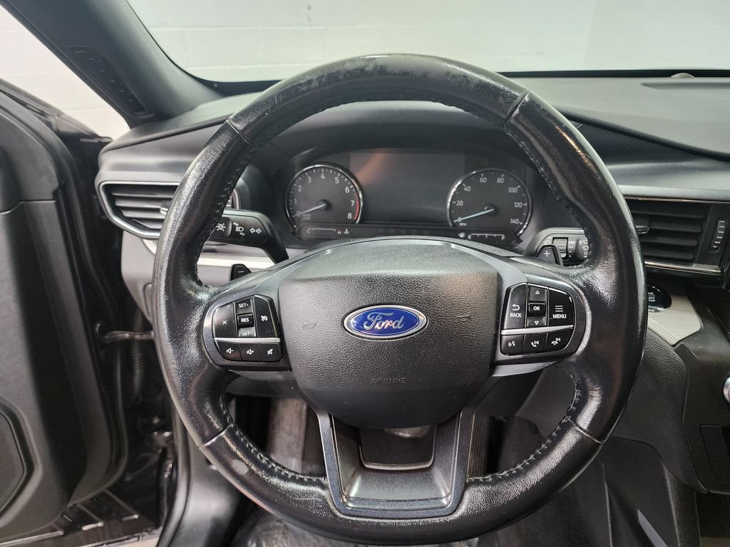 Used 2020 Ford Explorer XLT w/ Equipment Group 202A AWD/4WD image 14