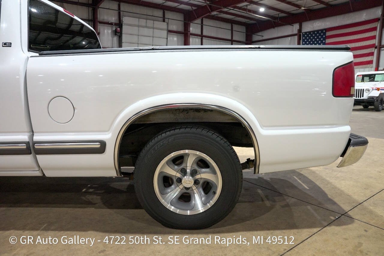 Used 2001 Chevrolet S10 Pickup LS w/ Preferred Equipment Group RWD image 5