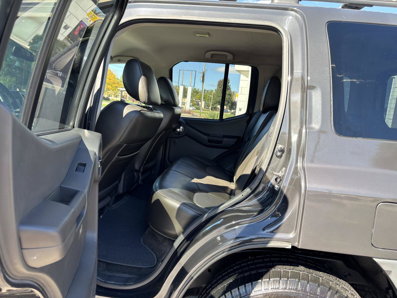 Used 2014 Nissan Xterra PRO-4X w/ Pro-4x Leather Package AWD/4WD image 30