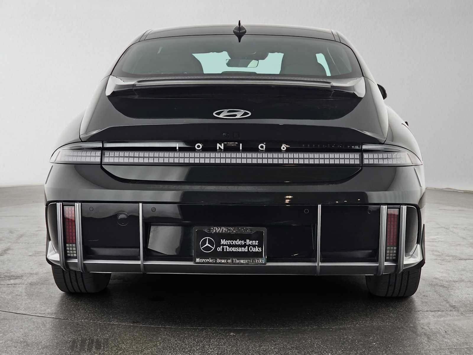 Used 2023 Hyundai Ioniq 6 SE RWD image 4