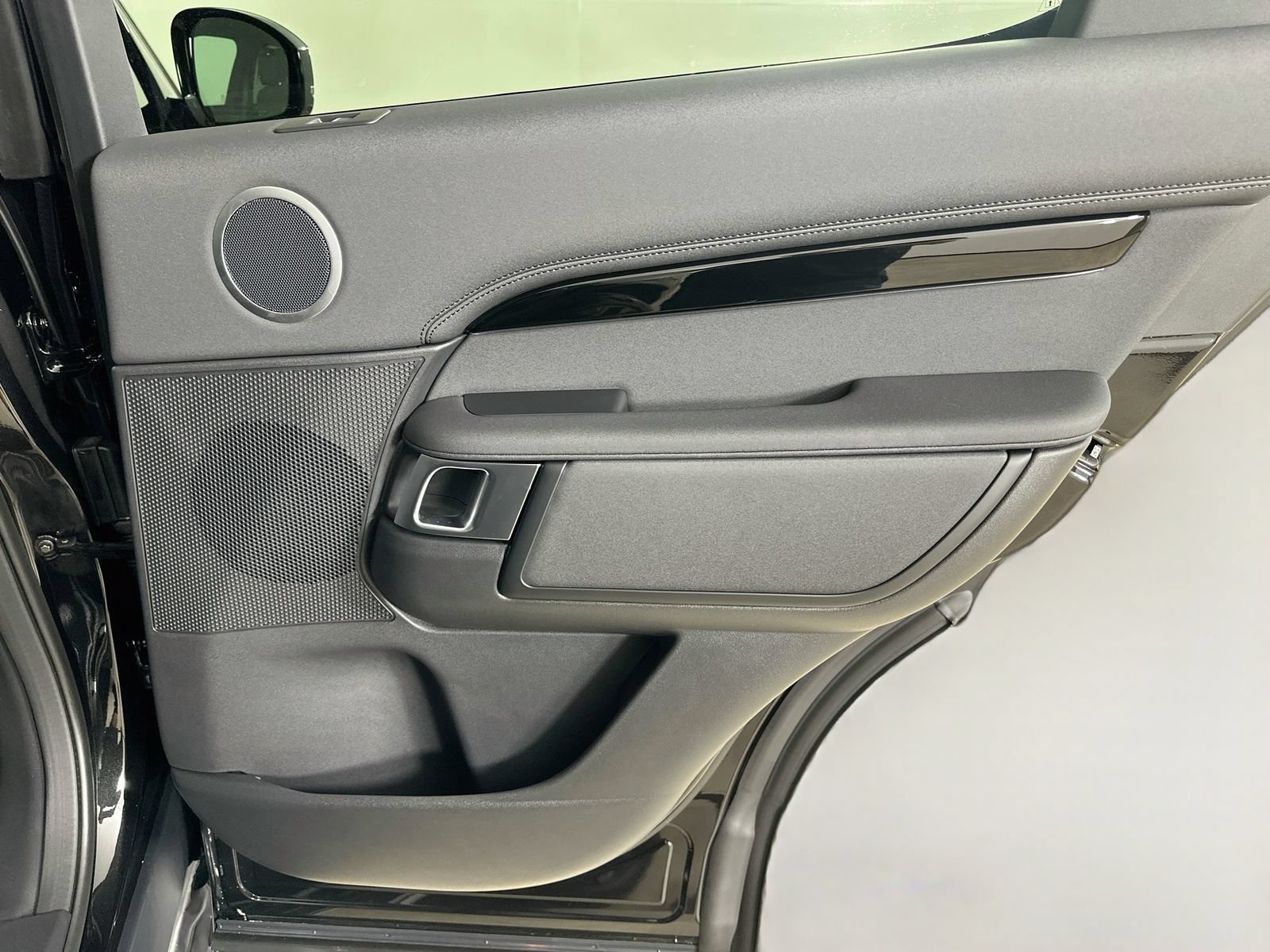 New 2026 Land Rover Discovery S AWD/4WD image 40