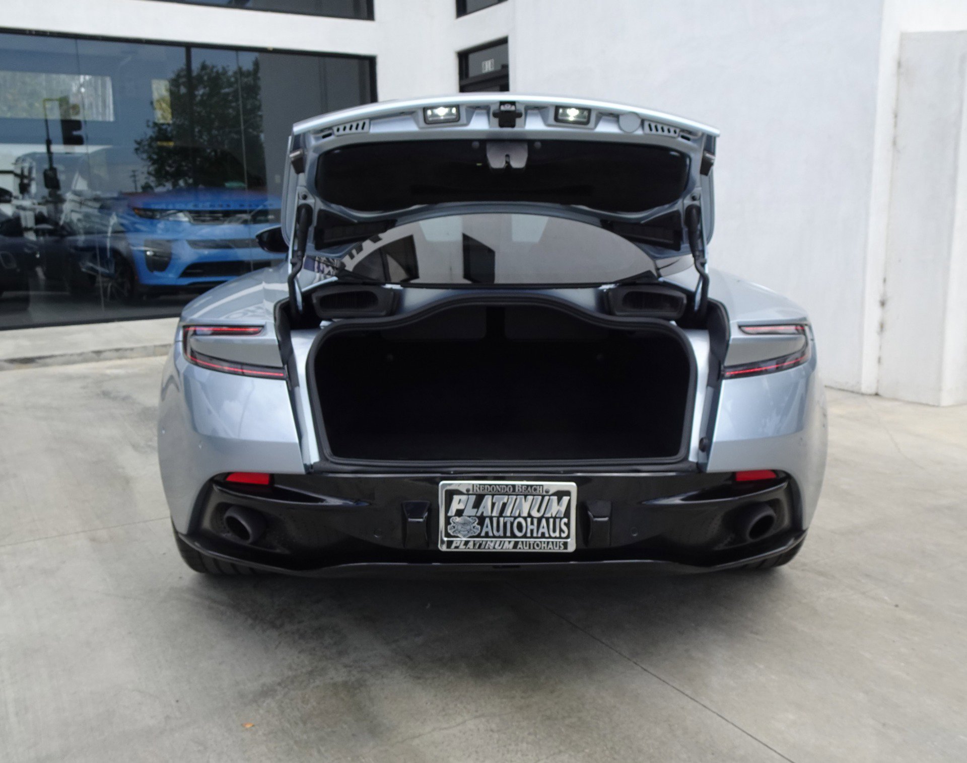 Used 2018 Aston Martin DB11 V12 RWD image 6