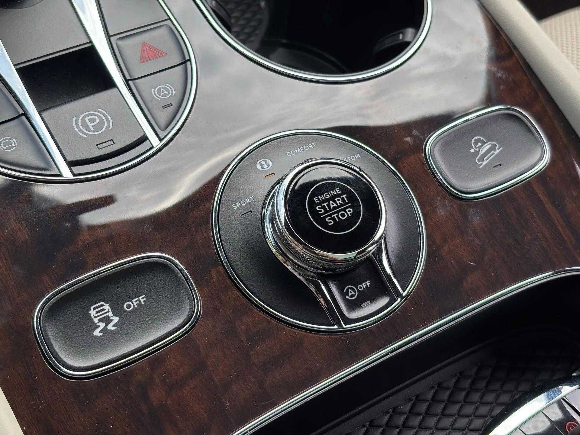 New 2025 Bentley Bentayga Extended Wheelbase image 42
