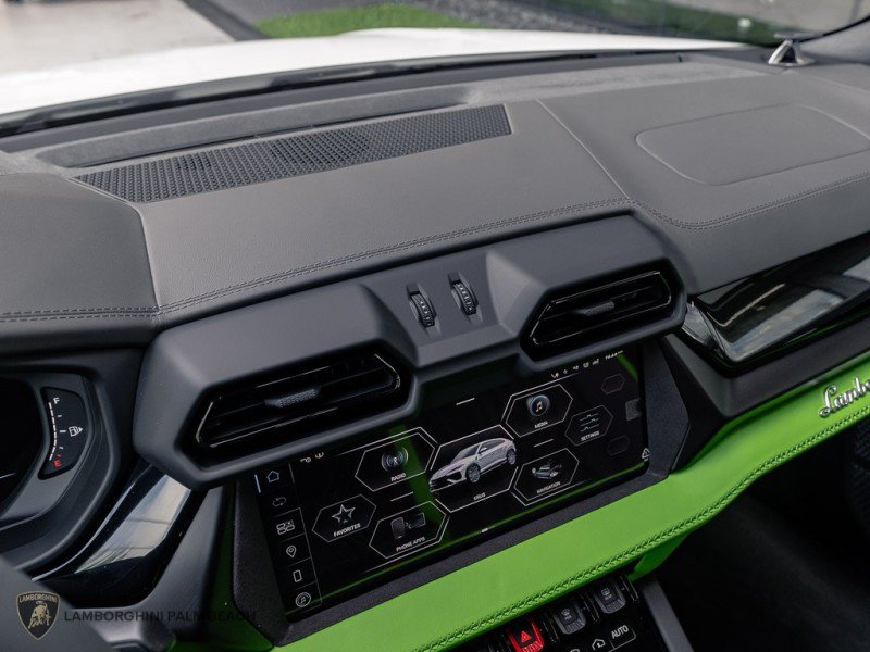 Used 2025 Lamborghini Urus SE AWD/4WD image 8