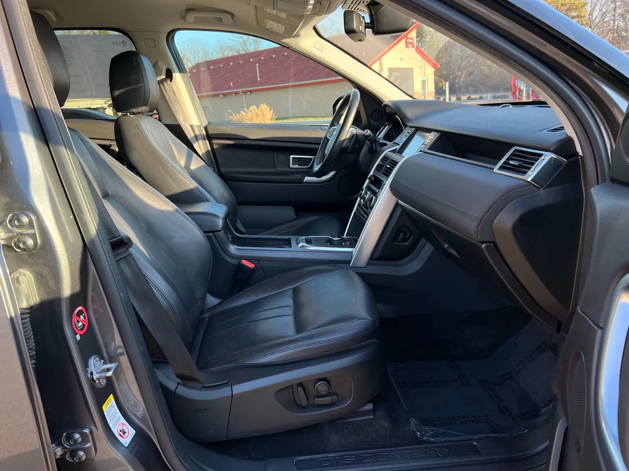Used 2019 Land Rover Discovery Sport SE AWD/4WD image 22