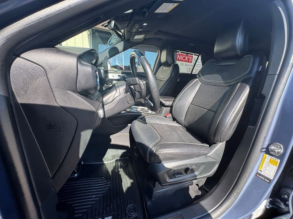 Used 2021 Ford Explorer ST w/ ST Street Pack image 3