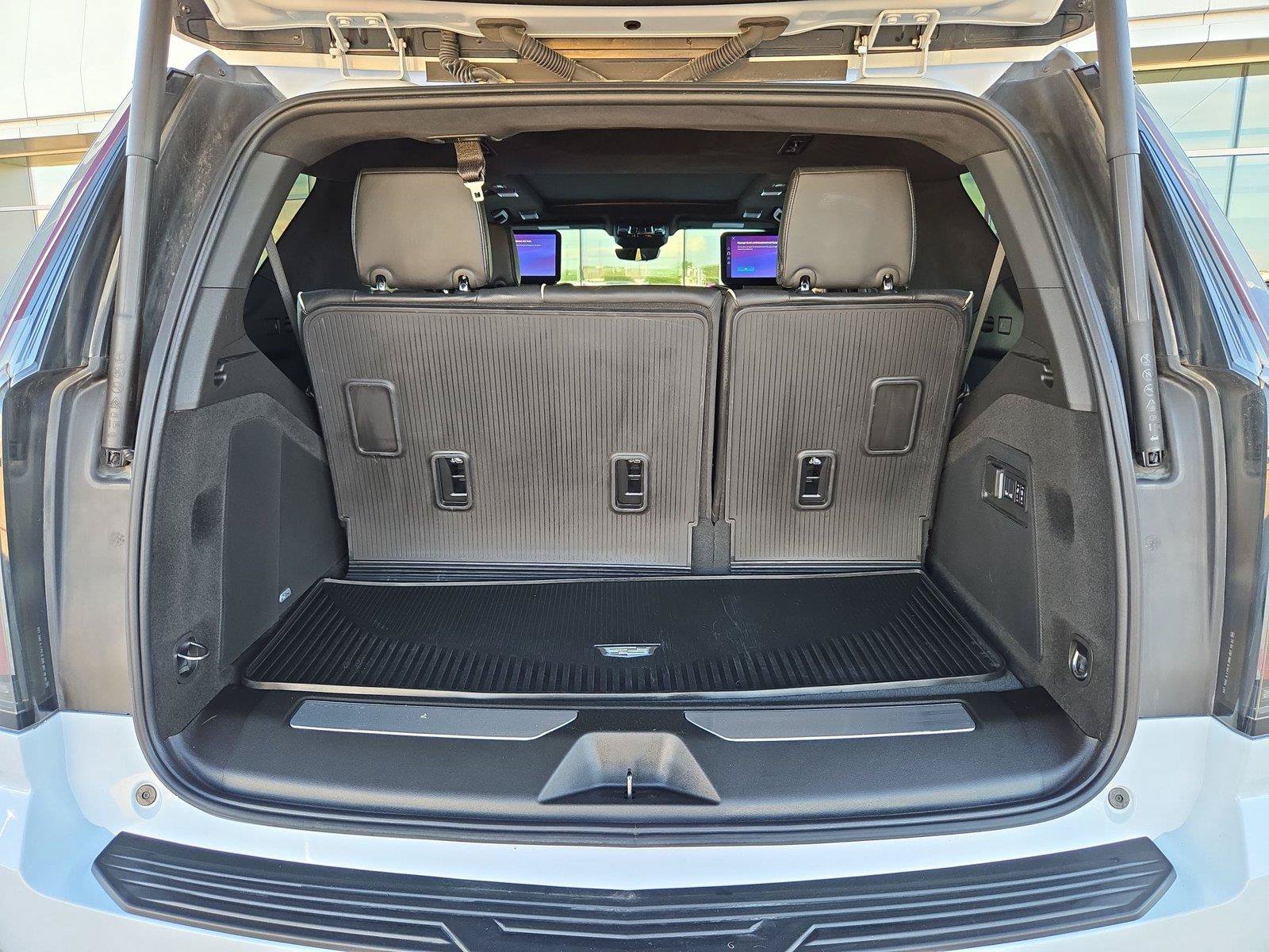 Used 2026 Cadillac Escalade Platinum Luxury w/ LPO, Floor Liner Package AWD/4WD image 32