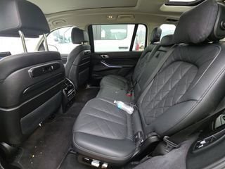 Used 2025 BMW X7 xDrive40i w/ Premium Package image 9