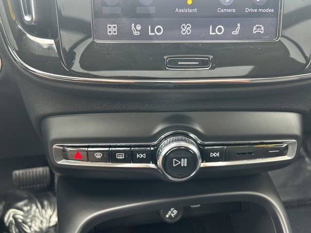 Certified 2025 Volvo XC40 B5 Plus image 26