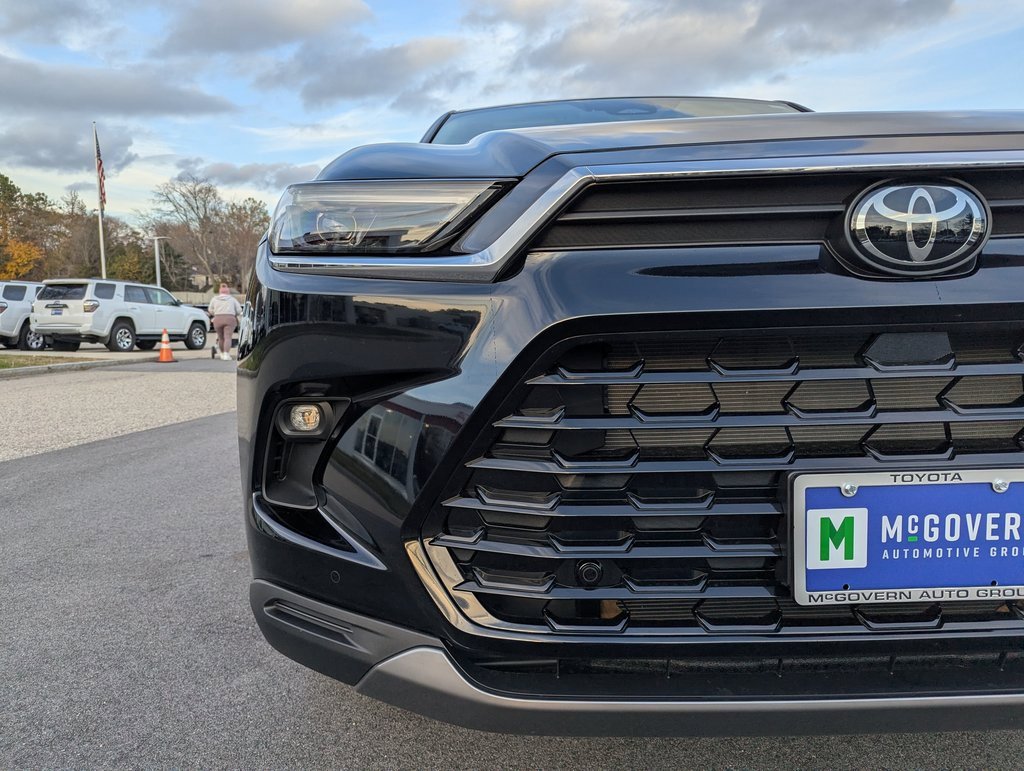 Used 2026 Toyota Grand Highlander Limited image 10