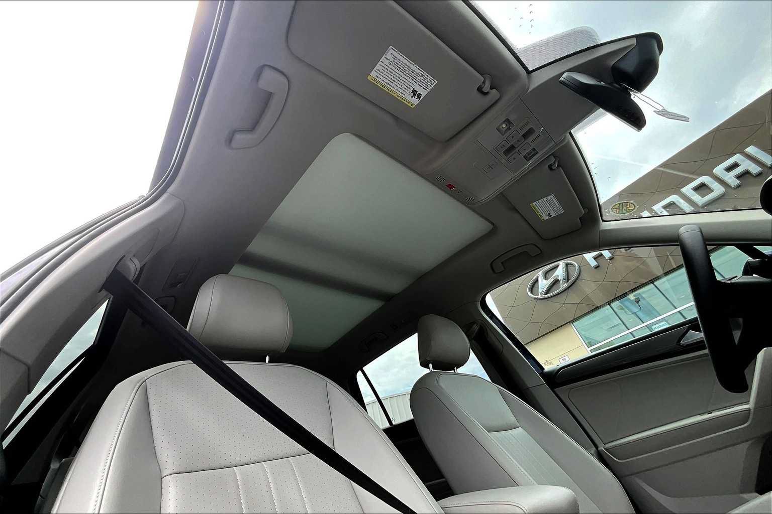 Used 2022 Volkswagen Tiguan SE AWD/4WD image 14