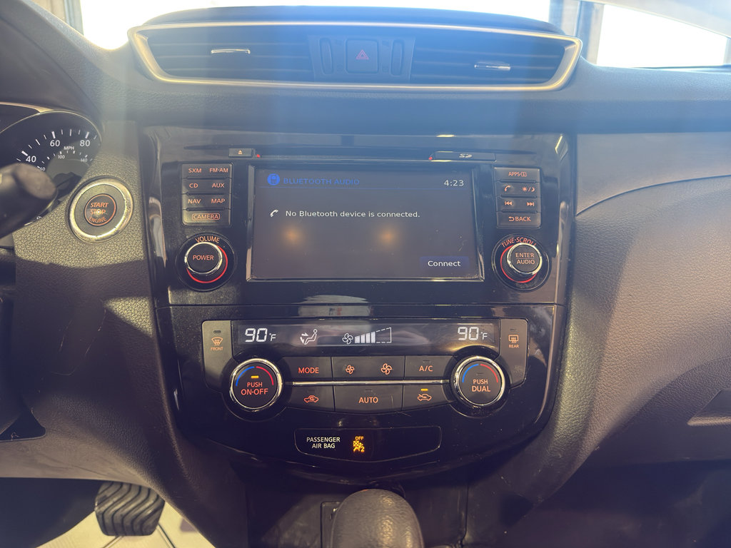 Used 2015 Nissan Rogue SV w/ SV Premium Package image 17