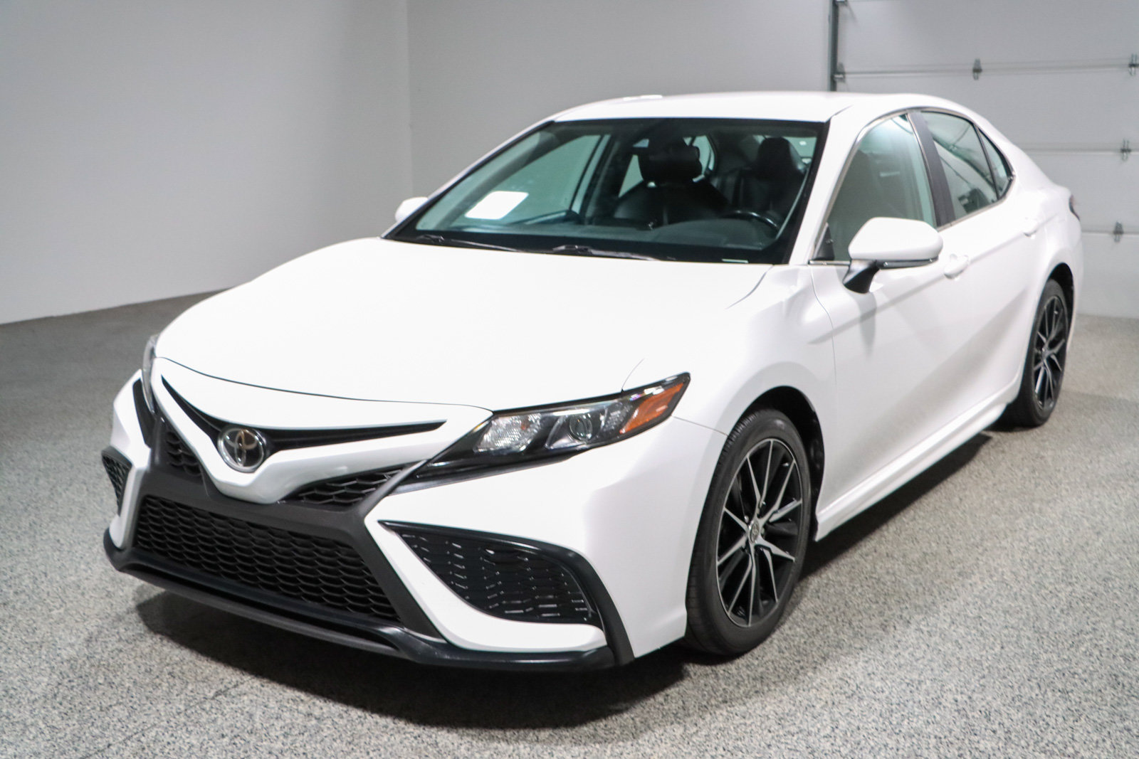 Used 2022 Toyota Camry SE FWD image 29