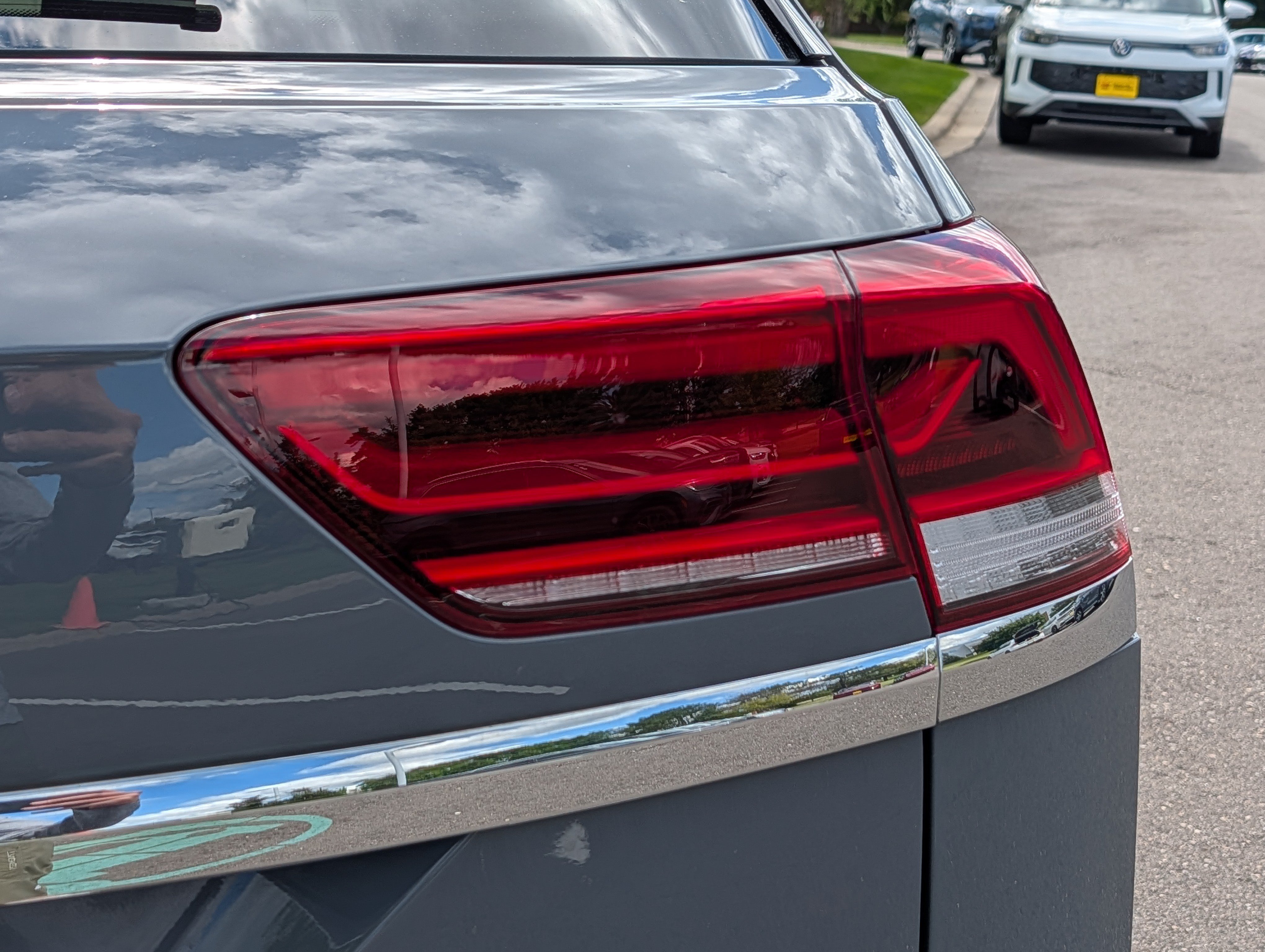 Certified 2021 Volkswagen Atlas Cross Sport SE AWD/4WD image 17