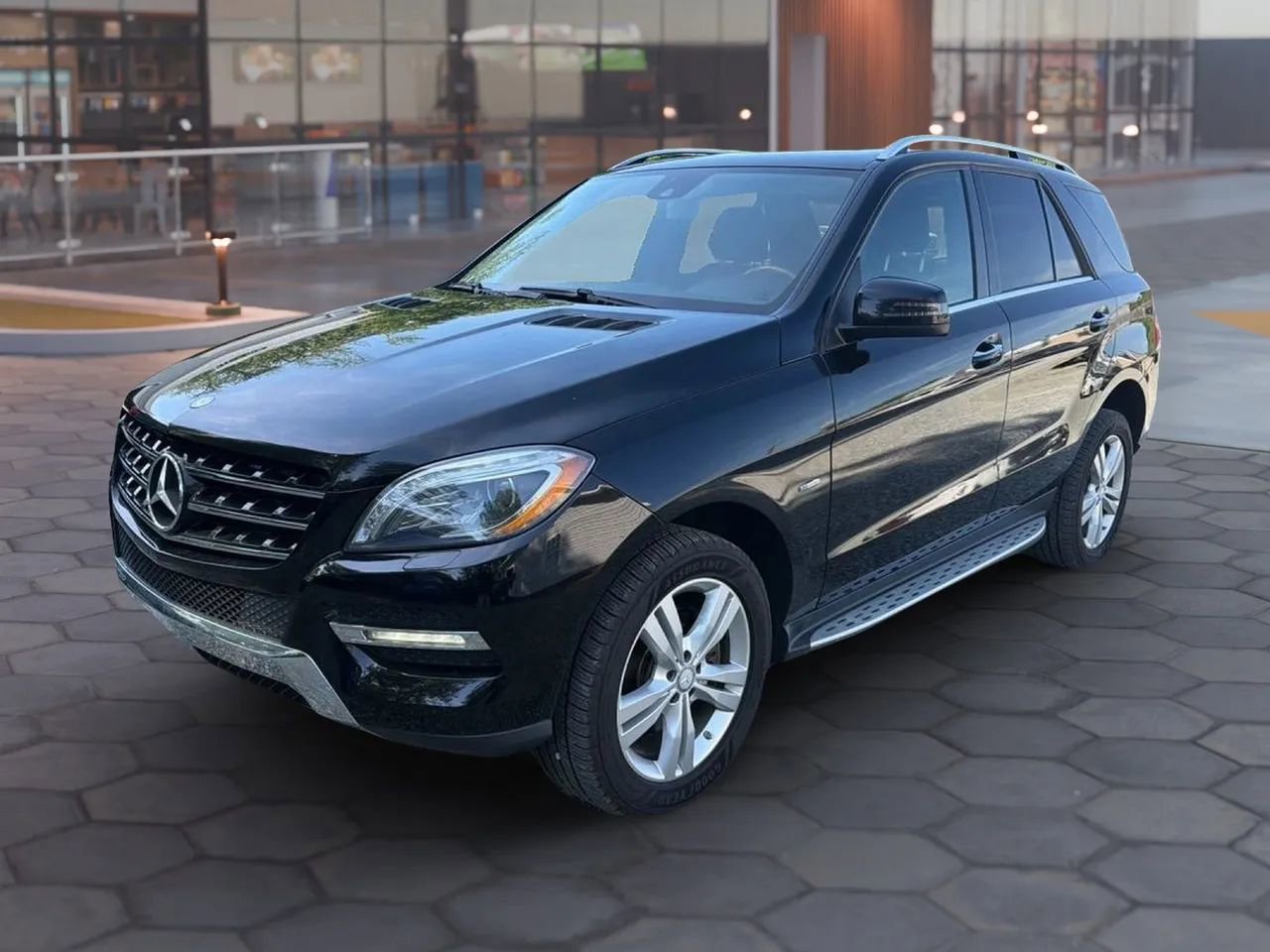 Used 2012 Mercedes-Benz ML 350 BlueTEC 4MATIC image 3