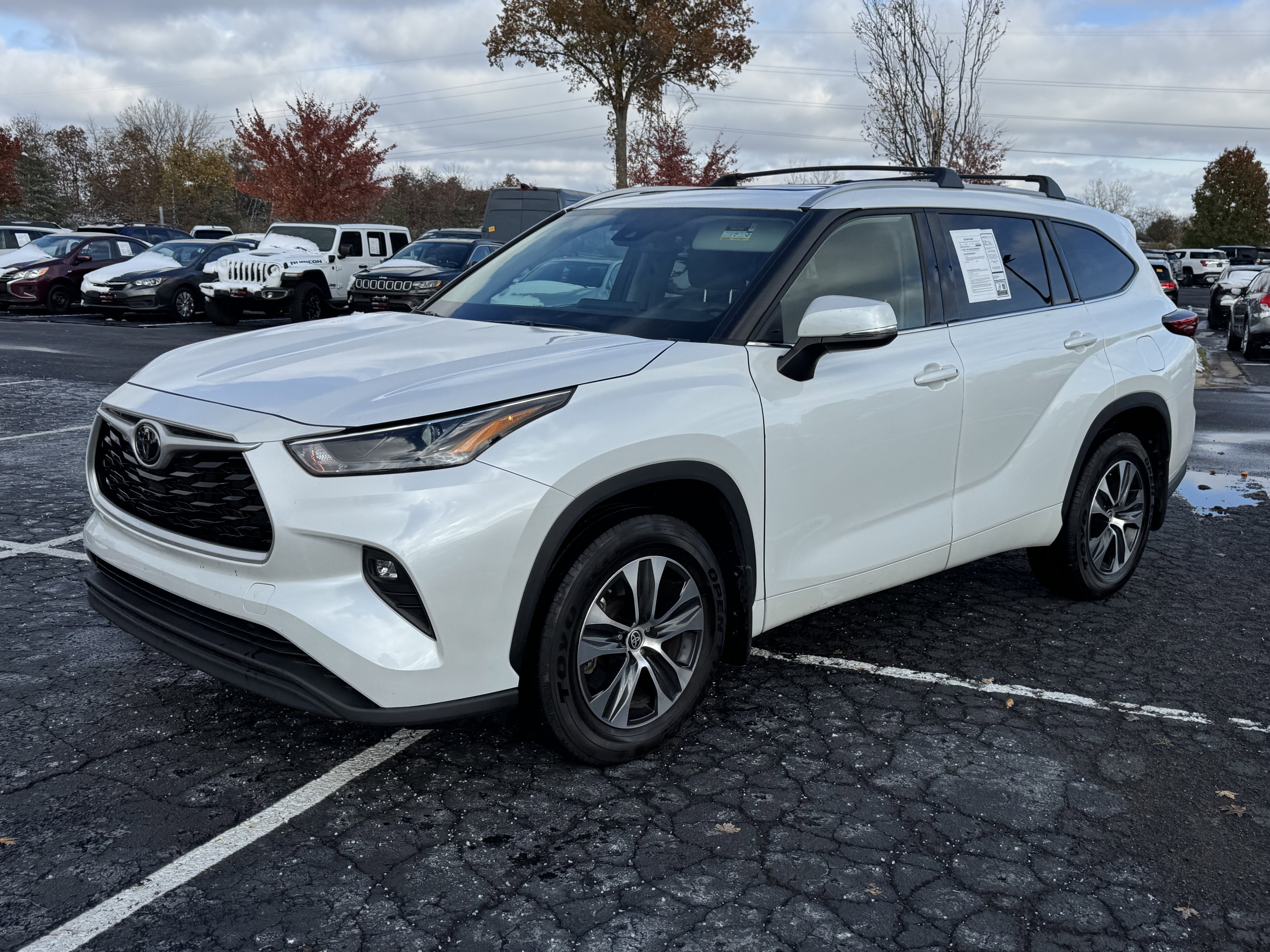 Used 2022 Toyota Highlander XLE image 6