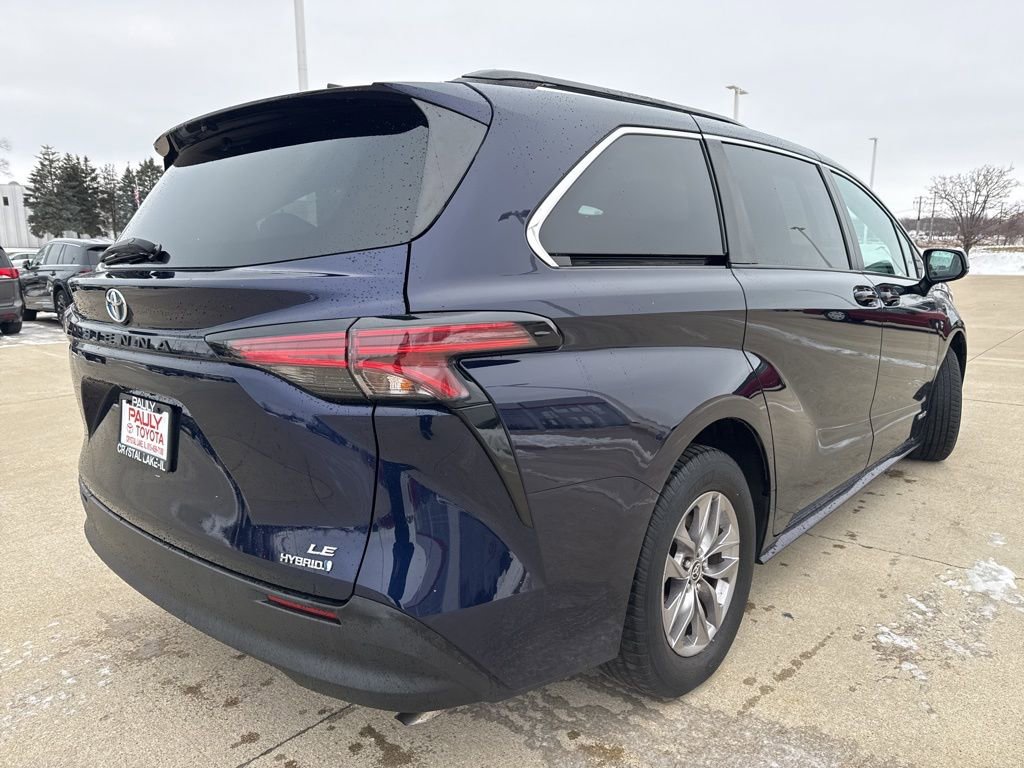 Used 2021 Toyota Sienna LE w/ LE Plus Package FWD image 4