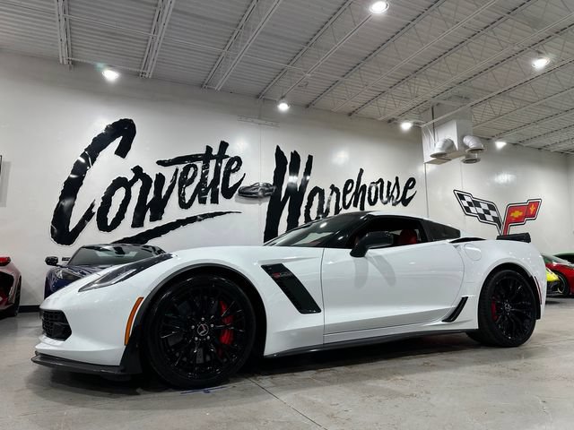 Used 2015 Chevrolet Corvette Z06 w/ 3LZ Preferred Equipment Group RWD image 19