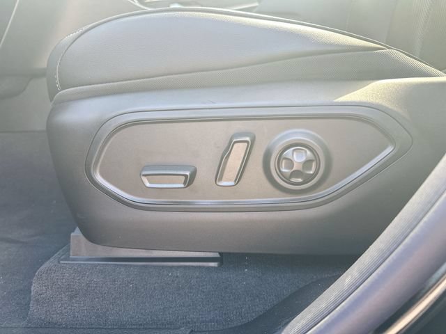 New 2026 Jeep Grand Cherokee Limited w/ Luxury Tech Group II AWD/4WD image 14