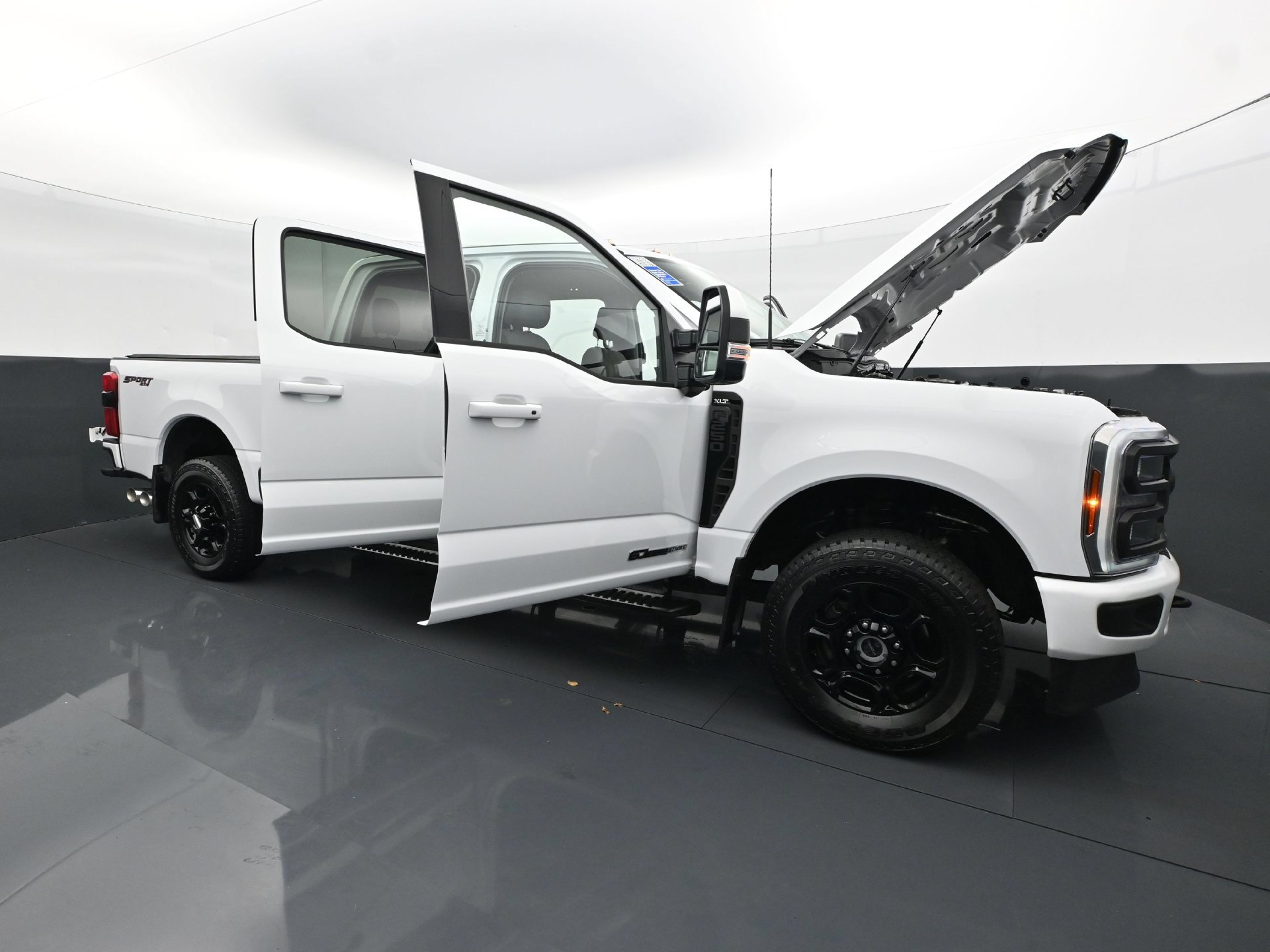 Used 2024 Ford F250 XLT w/ XLT Premium Package AWD/4WD image 37