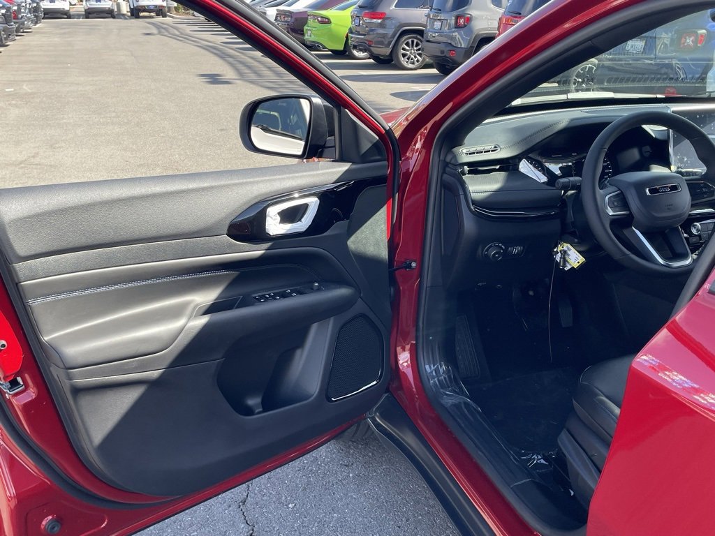 New 2026 Jeep Compass Latitude image 13