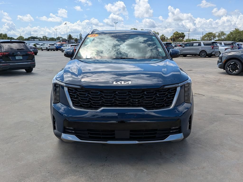 Certified 2025 Kia Sorento EX w/ Panoramic Sunroof Package FWD image 3