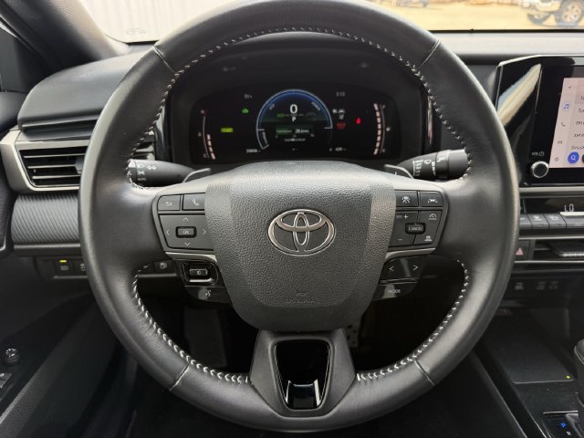 Used 2025 Toyota Camry SE FWD image 13