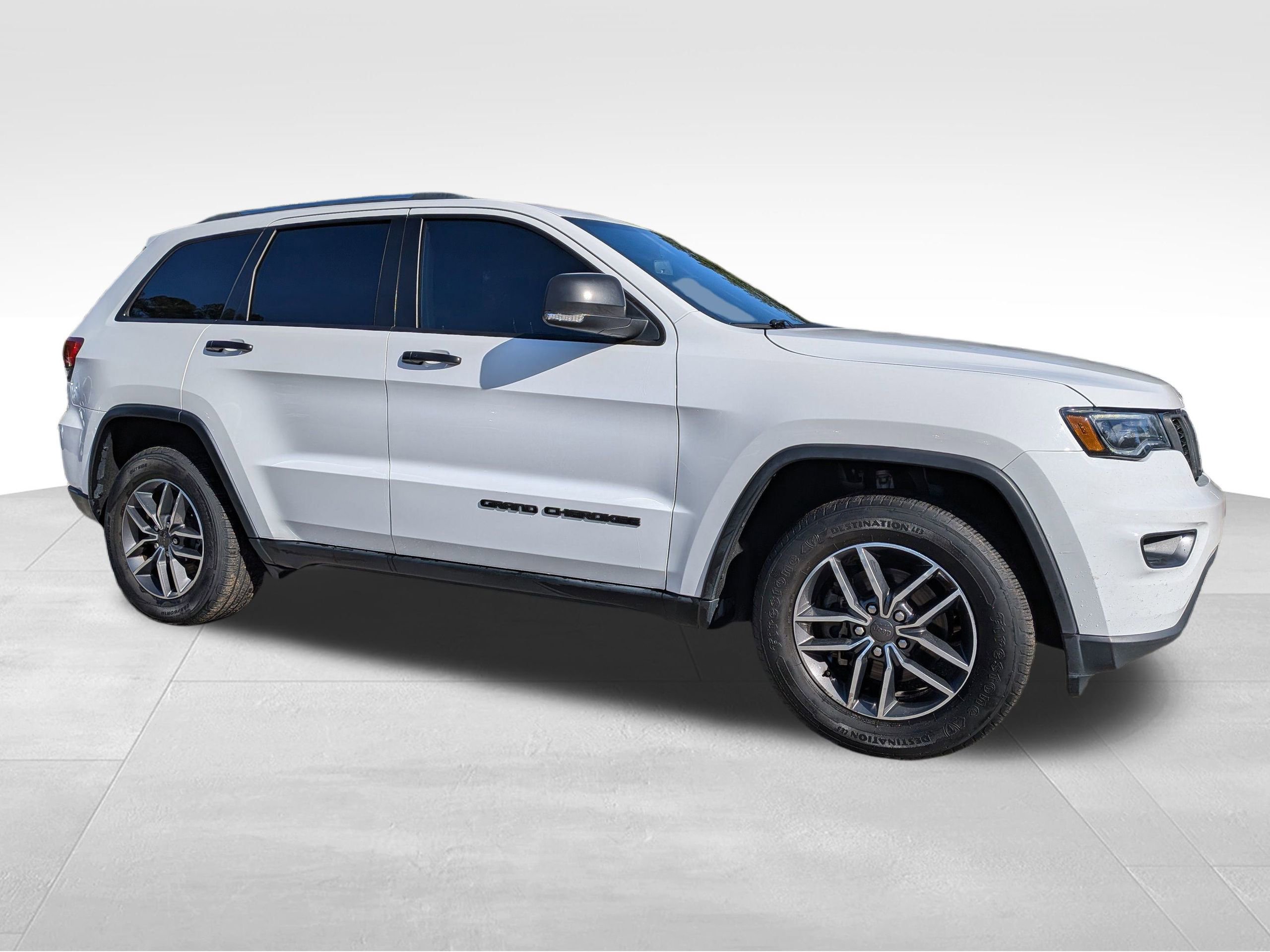Used 2019 Jeep Grand Cherokee Limited w/ Luxury Group II image 1