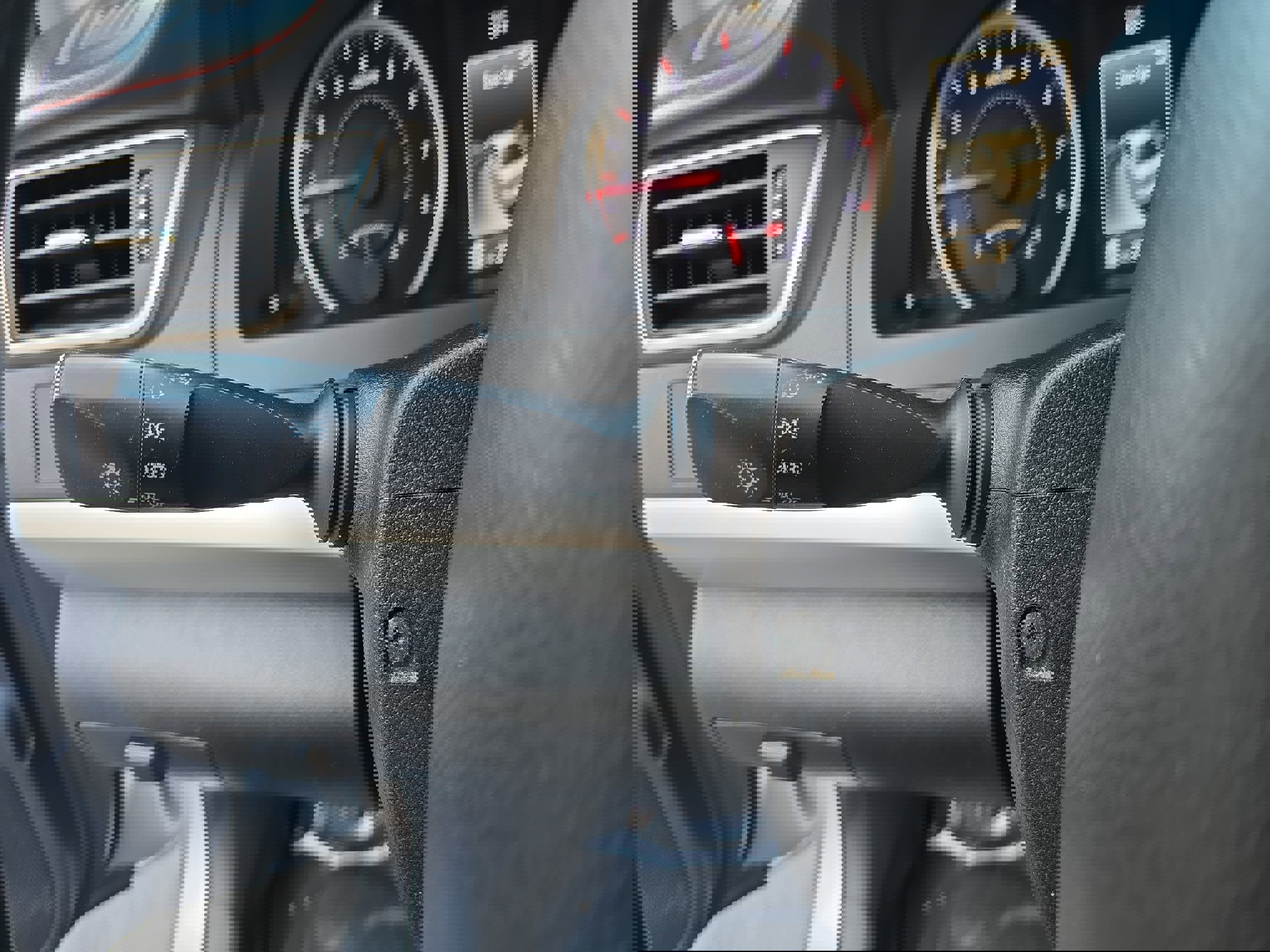 Used 2015 Toyota Camry SE w/ Moonroof Package image 25