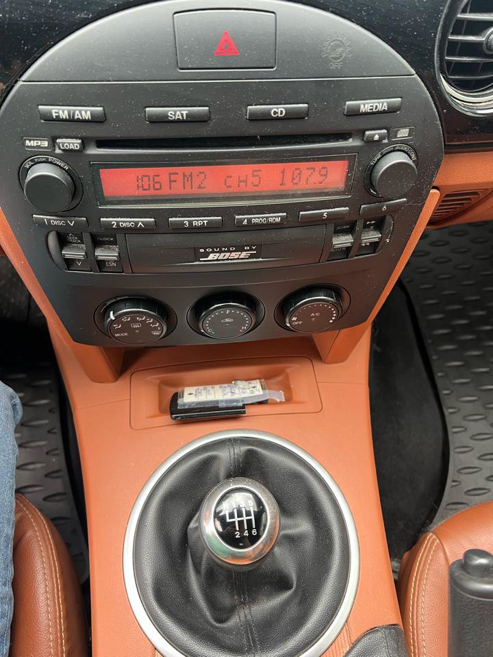 Used 2006 MAZDA MX-5 Miata Grand Touring RWD image 11
