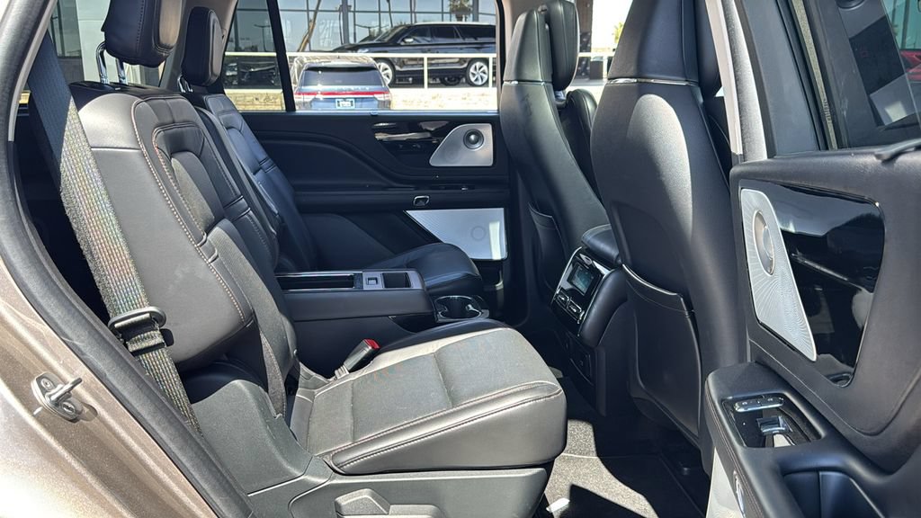 Used 2021 Lincoln Aviator Reserve w/ Equipment Group 201A RWD image 26