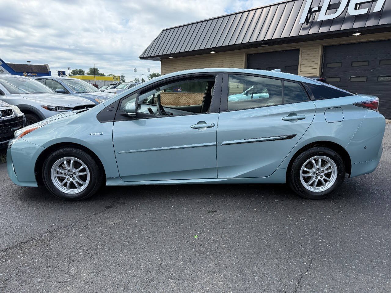 Used 2017 Toyota Prius One FWD image 8
