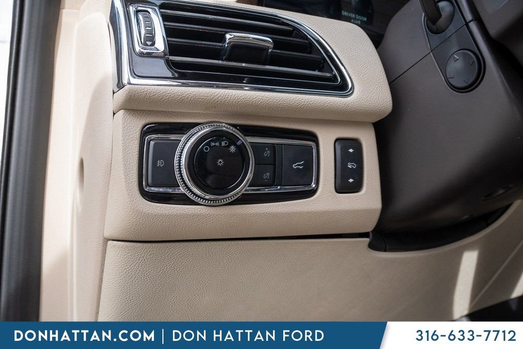 Used 2020 Lincoln Navigator Reserve w/ Luxury Package image 16