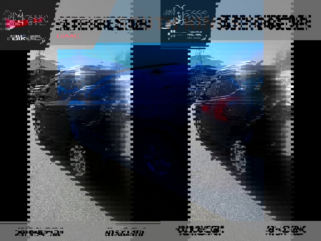 Used 2024 GMC Terrain SLE w/ Driver Convenience Package image 5