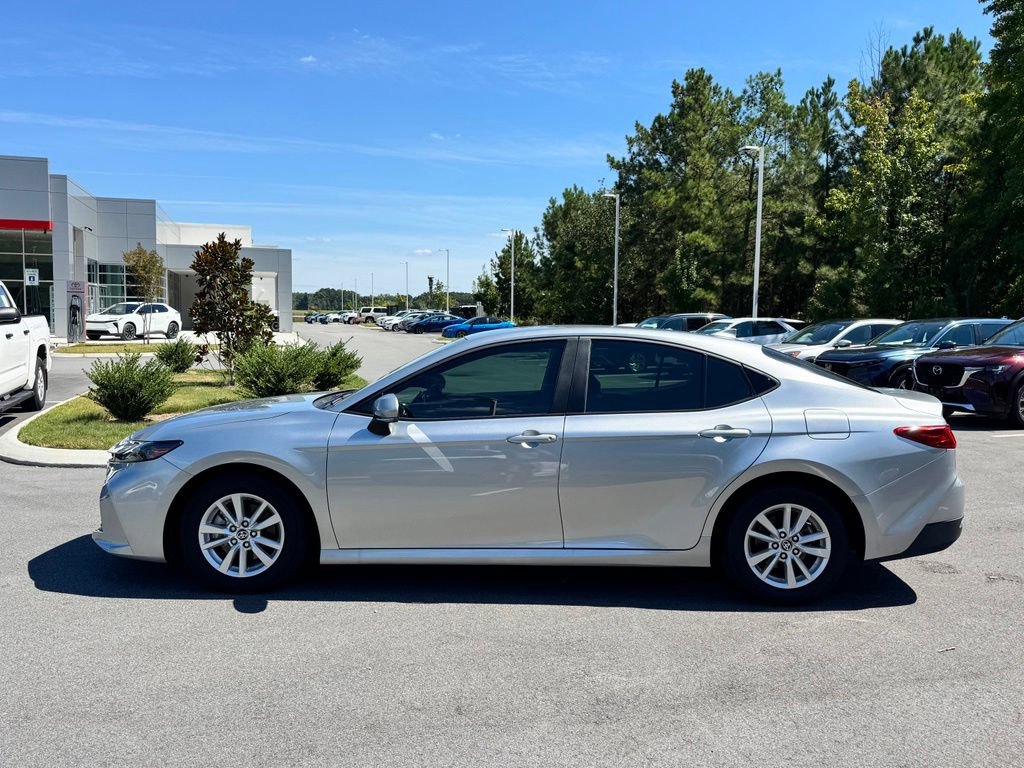 Used 2025 Toyota Camry LE FWD image 3