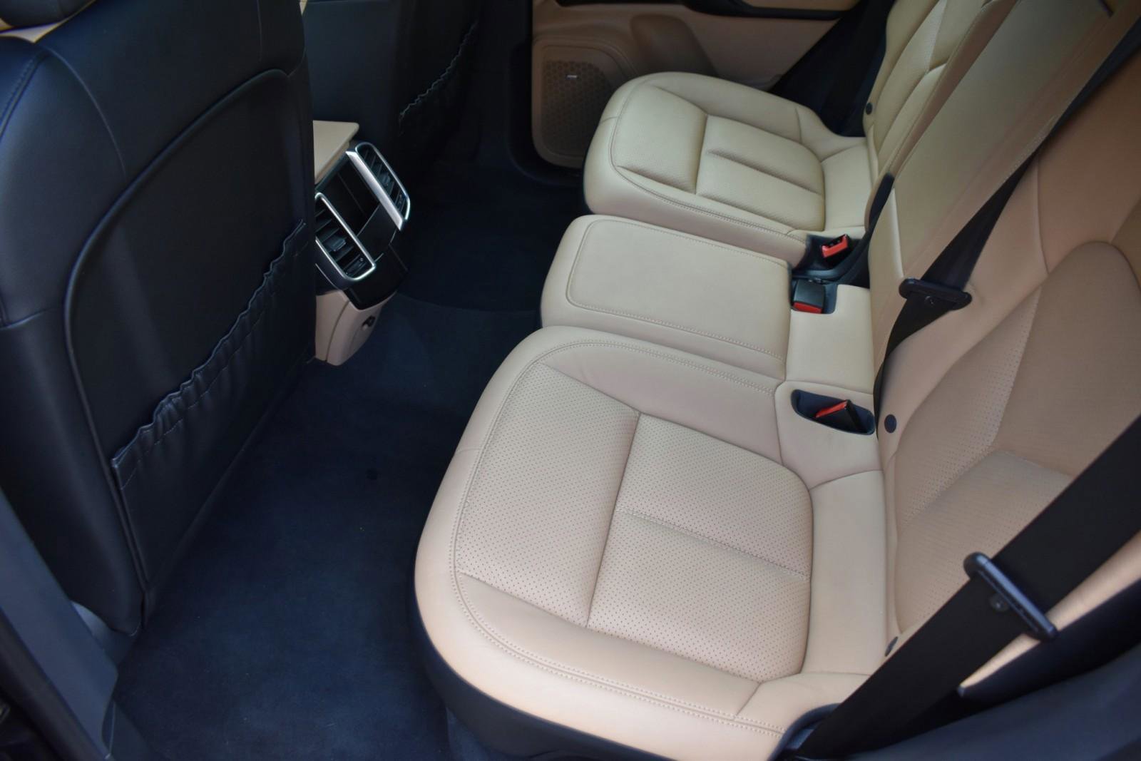 Used 2016 Porsche Cayenne image 34