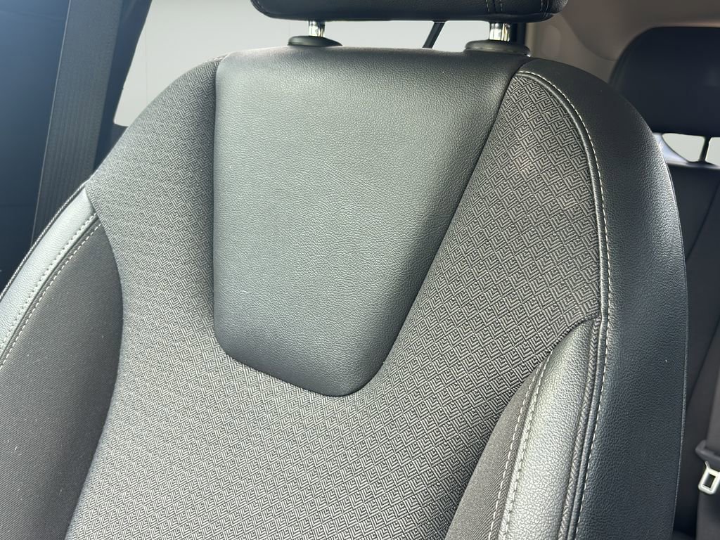Used 2020 Buick Encore GX Preferred w/ Cold Weather Comfort Package FWD image 41